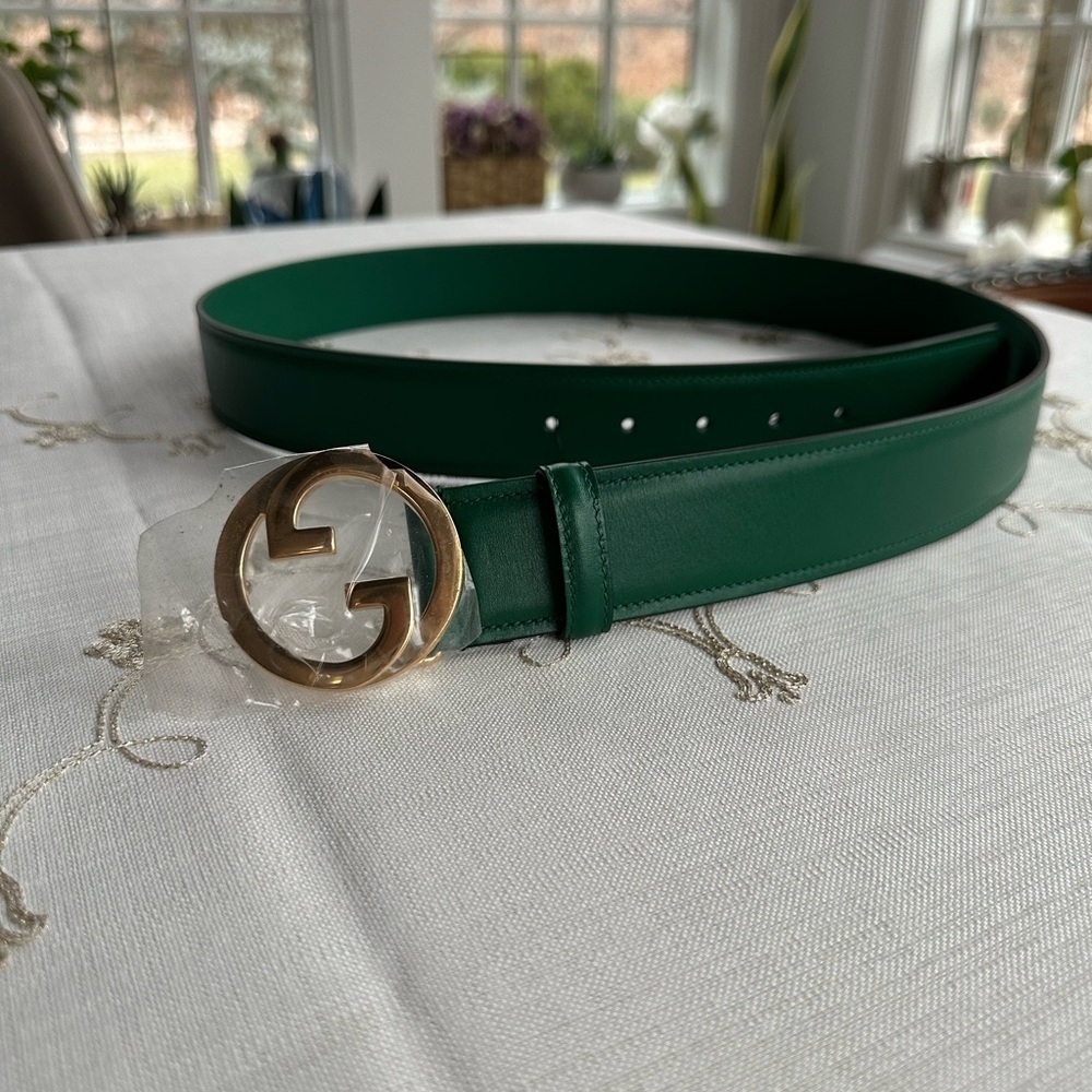 Gucci Emerald Belt with Gold Emblem - Picture 5 of 6